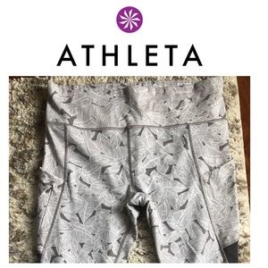 Worn Once-Like New- Athleta 7/8 leggings